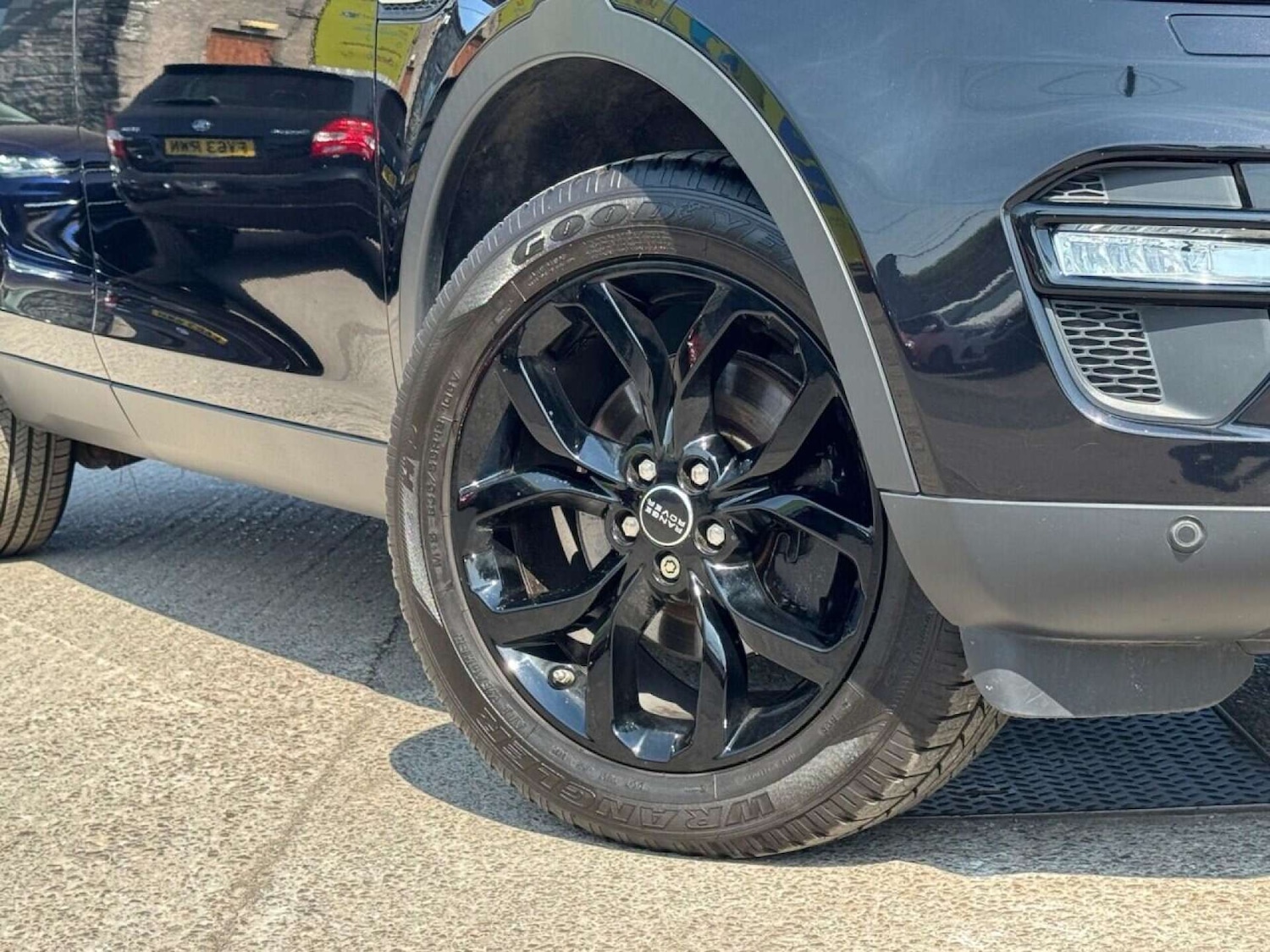 Used Land Rover Discovery Sport 2015 for sale - 76601448: Photo 3