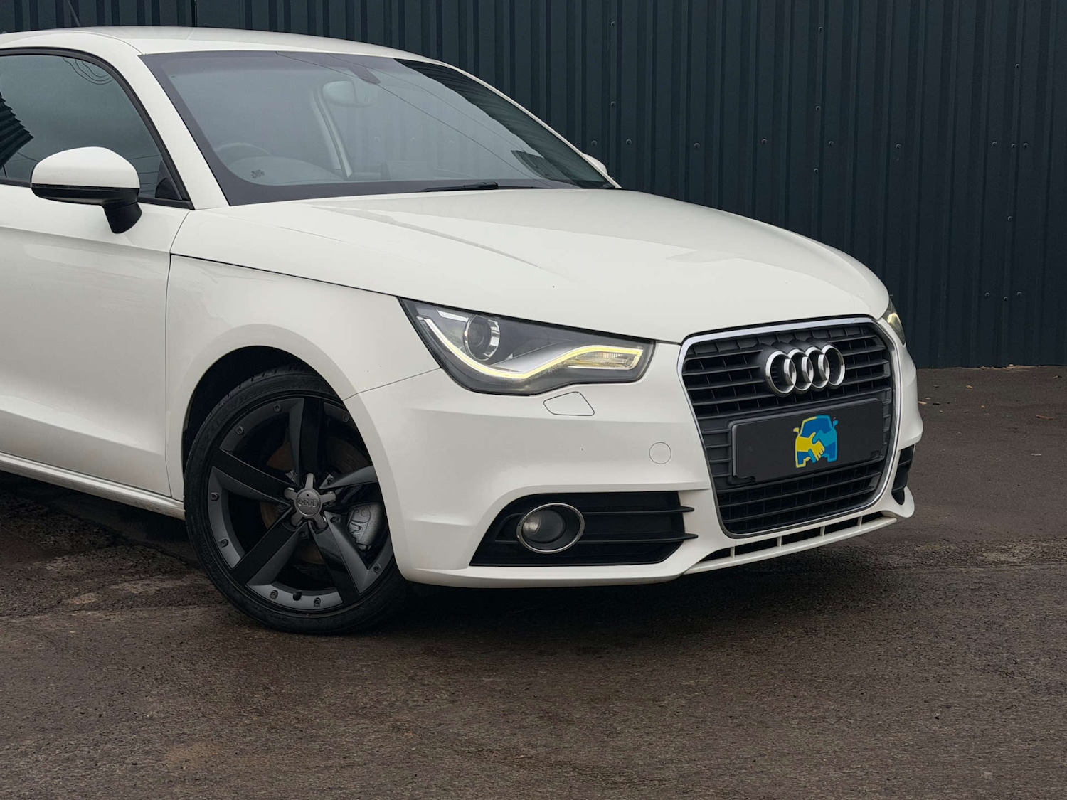 Used Audi A1 2011 for sale - 76735809: Photo 2