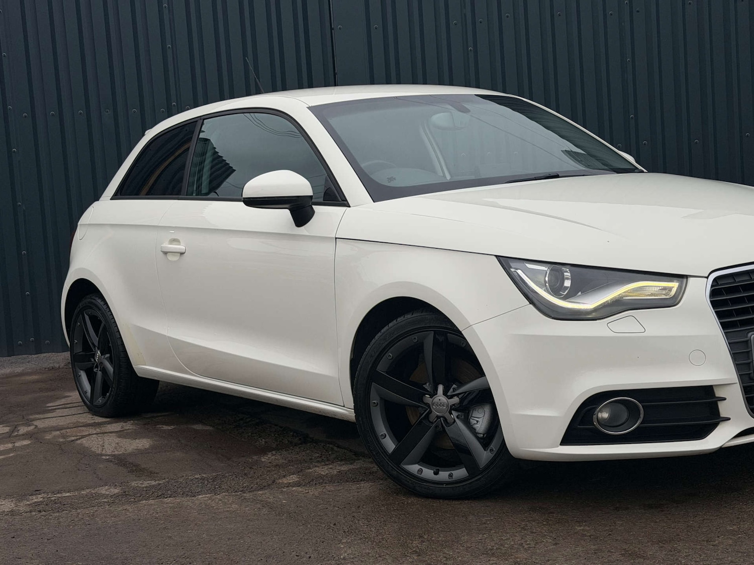 Used Audi A1 2011 for sale - 76735809: Photo 3