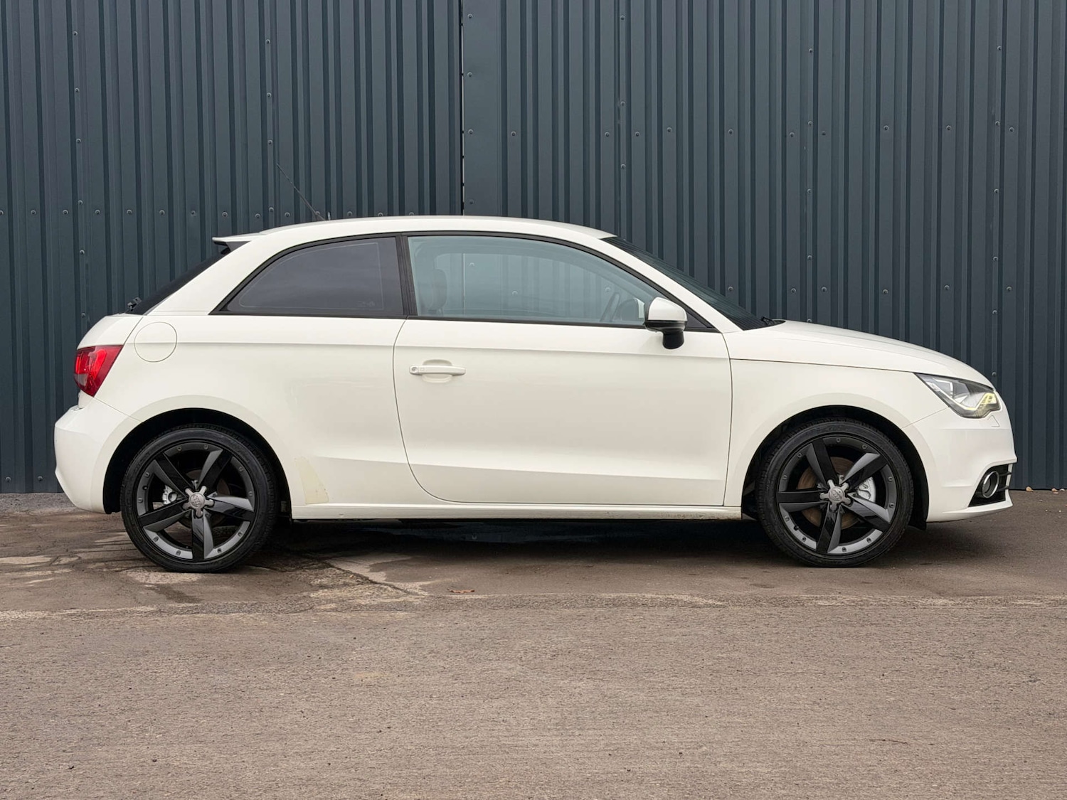 Used Audi A1 2011 for sale - 76735809: Photo 4