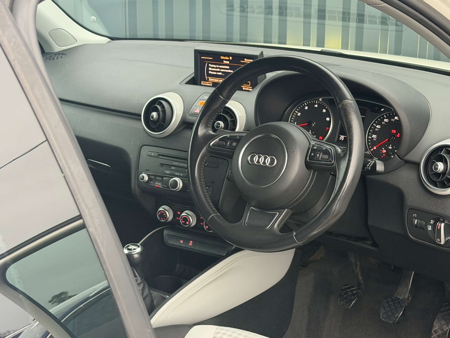 Used Audi A1 2011 for sale - 76735809: Photo 5