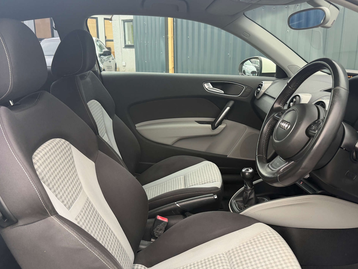 Used Audi A1 2011 for sale - 76735809: Photo 6