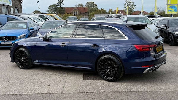 Used Audi A4 2017 for sale - 76232171: Photo 2