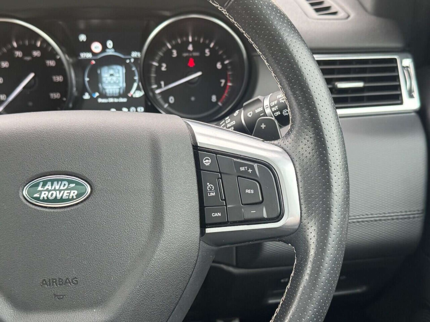 Used Land Rover Discovery Sport 2018 for sale - 76601476: Photo 15