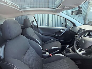 Used Peugeot 208 2014 for sale - 78467746: Photo