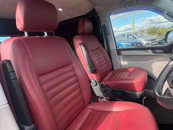 Used Volkswagen Transporter 2017 for sale - 76232164: Photo 2