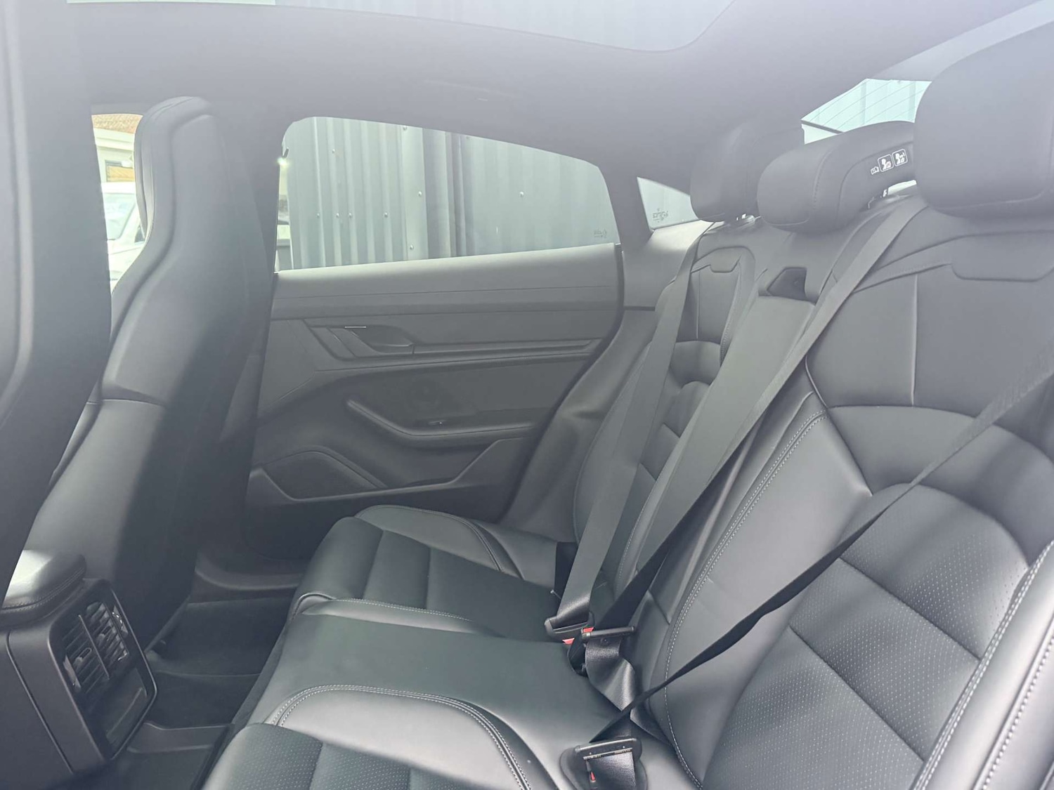 Used Porsche Taycan 2022 for sale - 77903039: Photo 19