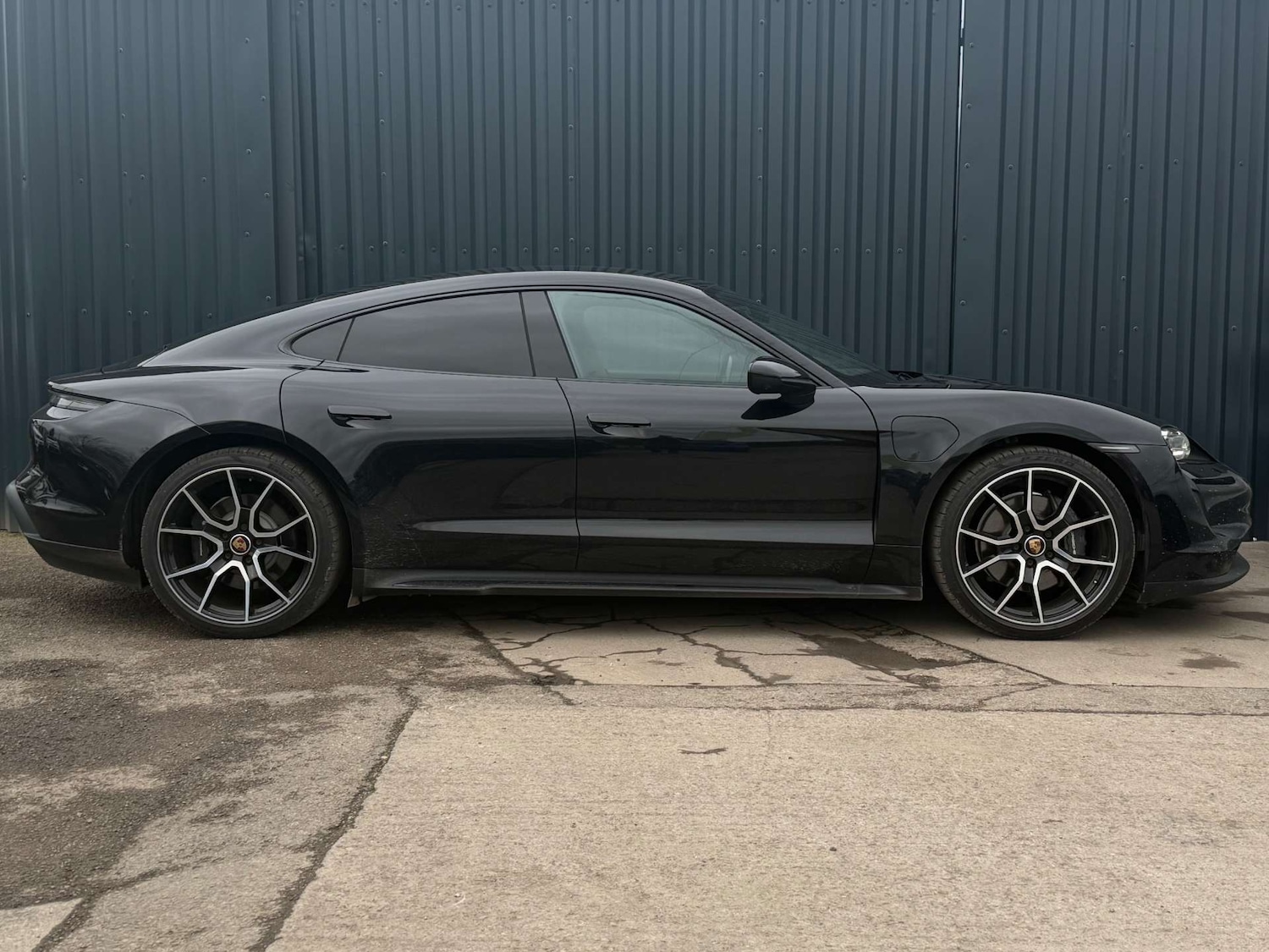 Used Porsche Taycan 2022 for sale - 77903039: Photo 3