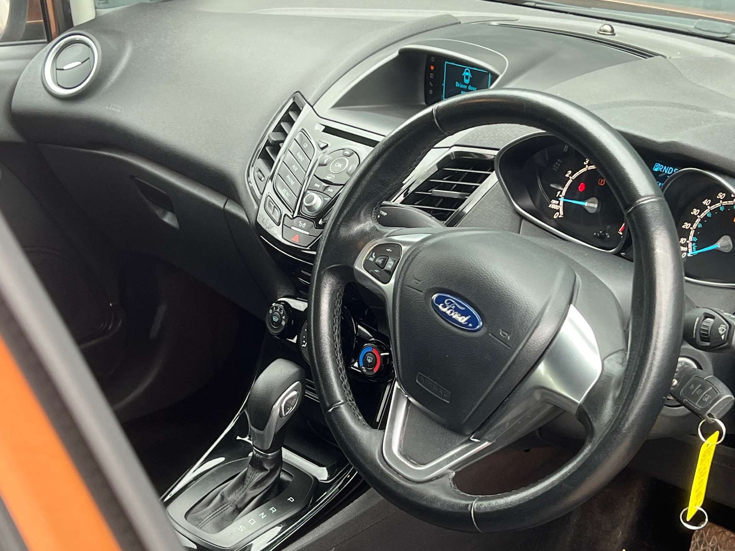 Used Ford Fiesta 2015 for sale - 77647613: Photo 5