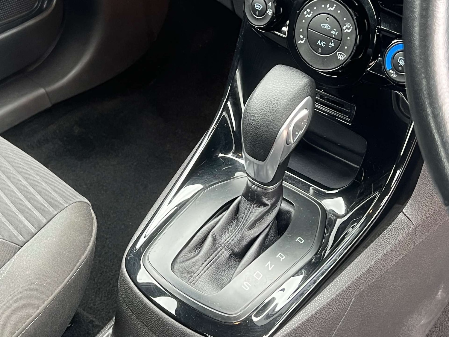 Used Ford Fiesta 2015 for sale - 77647613: Photo 6