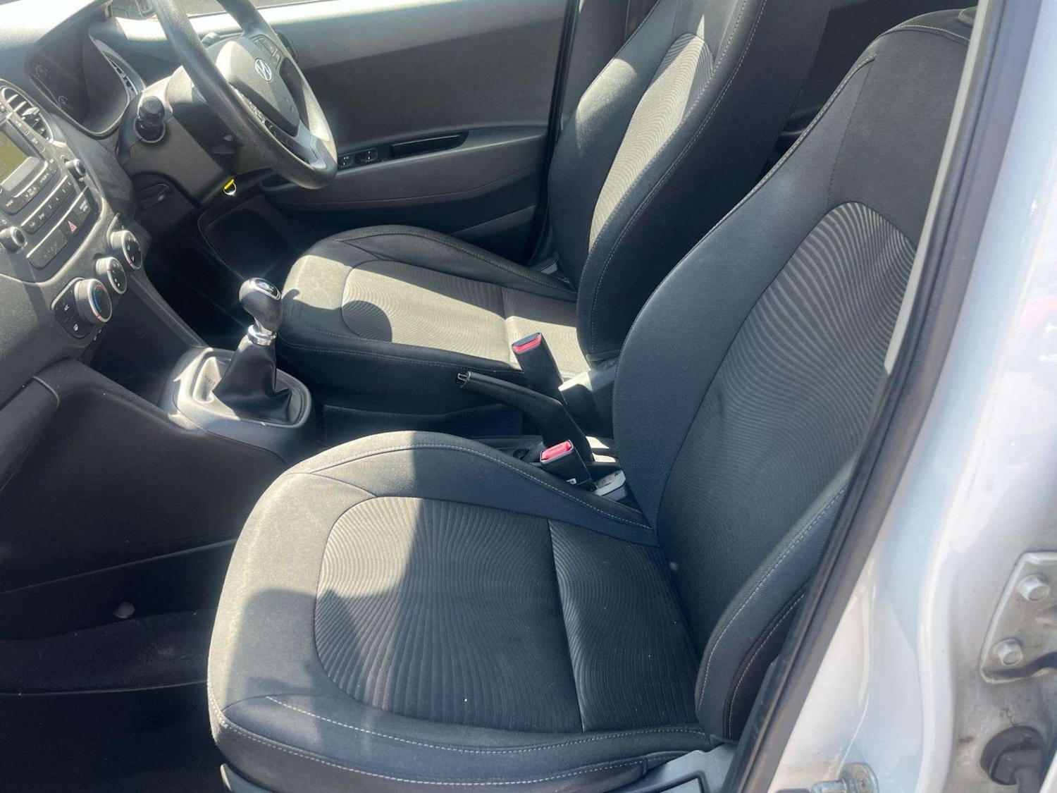 Used Hyundai i10 2017 for sale - 76601775: Photo 17