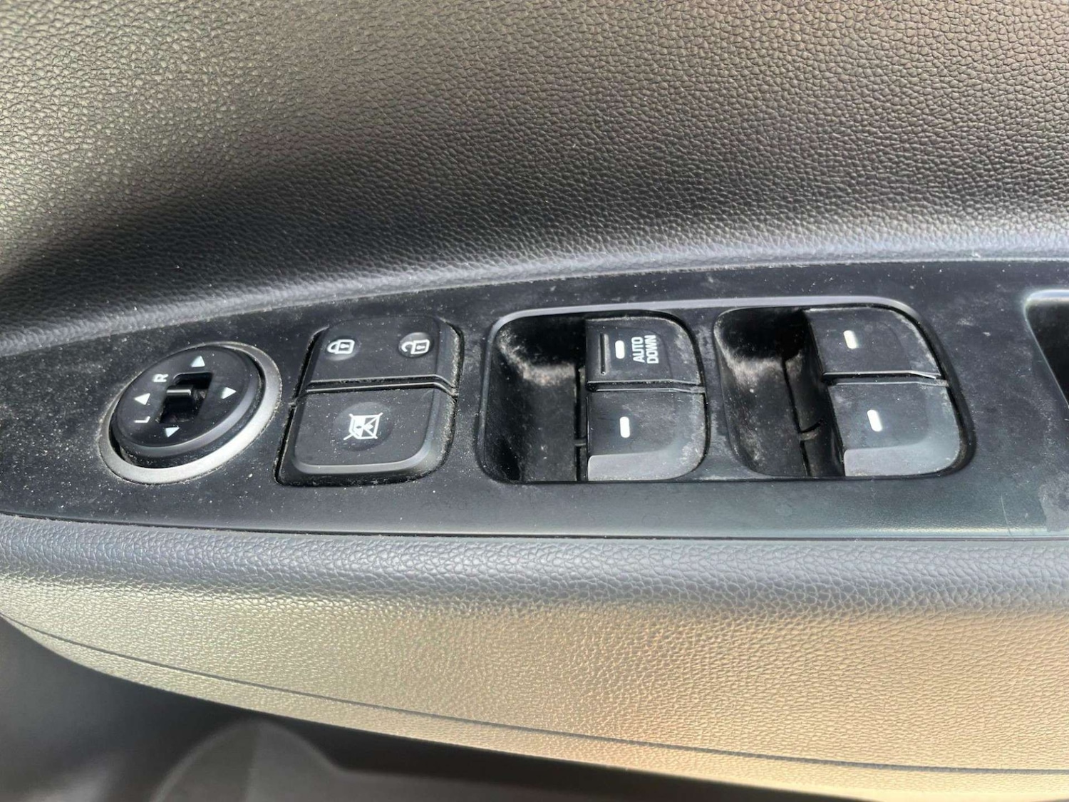 Used Hyundai i10 2017 for sale - 76601775: Photo 25