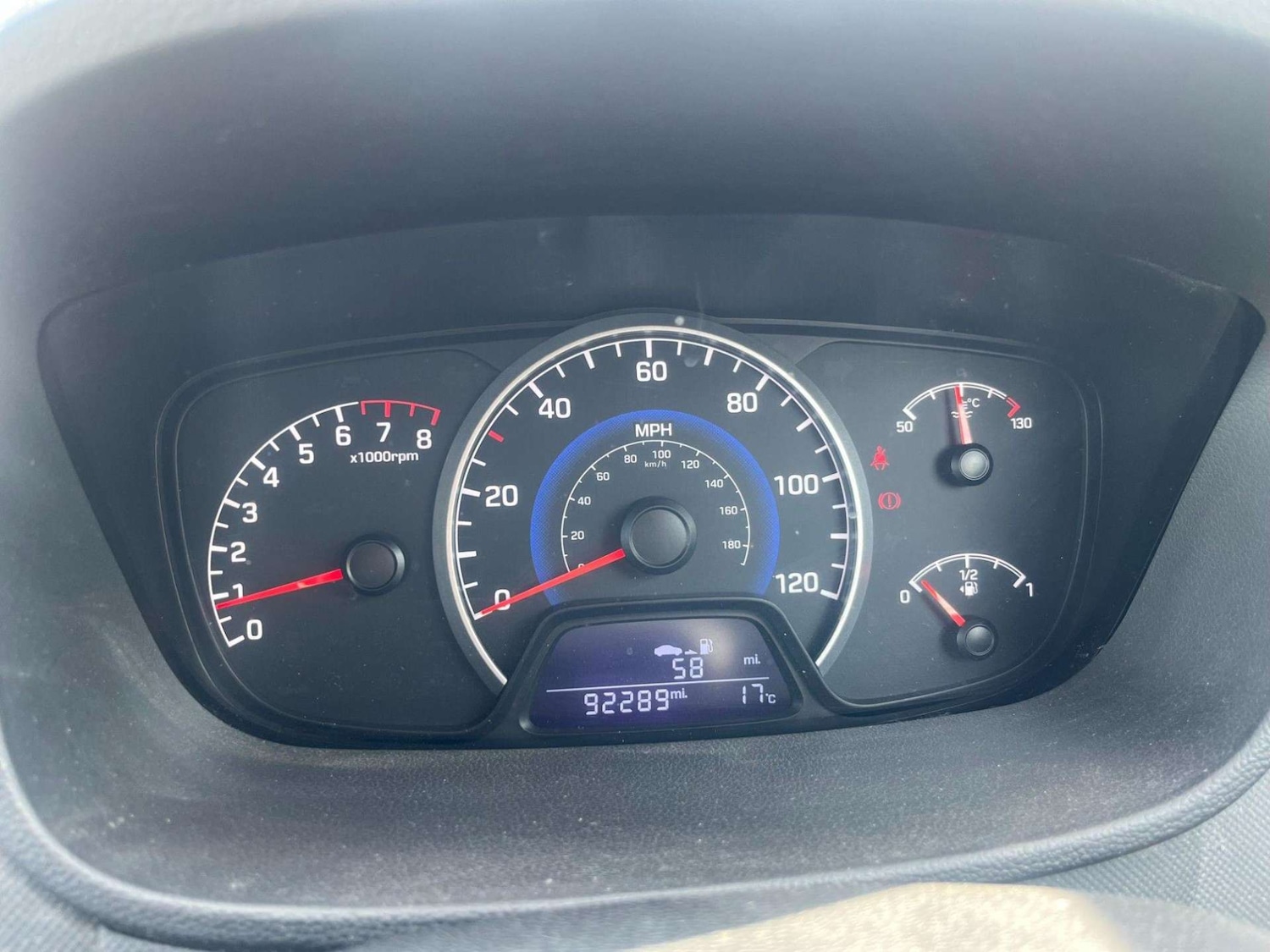 Used Hyundai i10 2017 for sale - 76601775: Photo 27