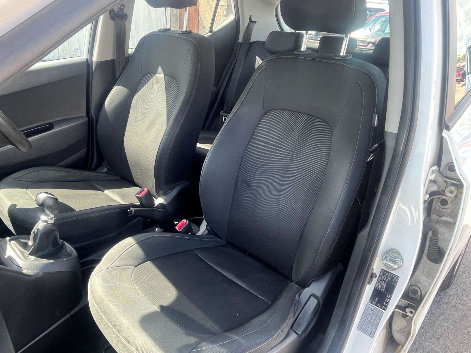 Used Hyundai i10 2017 for sale - 76601775: Photo 5