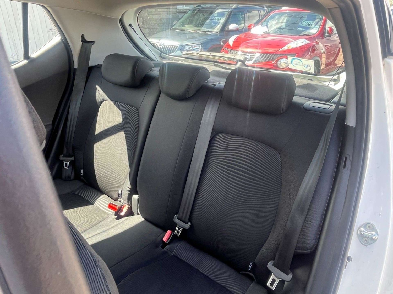 Used Hyundai i10 2017 for sale - 76601775: Photo 6