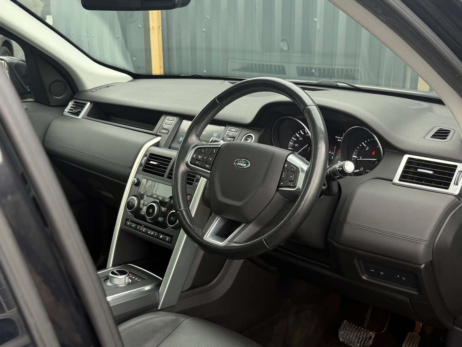 Used Land Rover Discovery Sport 2015 for sale - 78080717: Photo 12