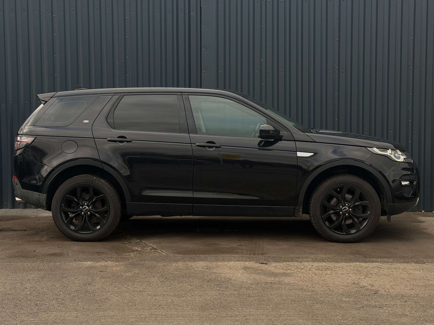 Used Land Rover Discovery Sport 2015 for sale - 78080717: Photo 2