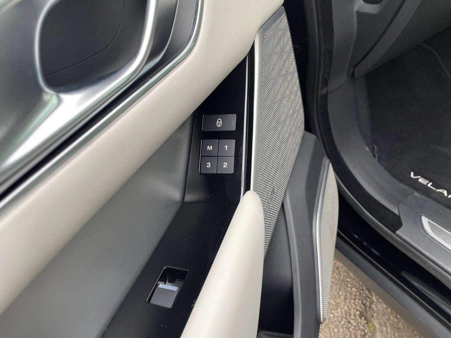 Used Land Rover Range Rover Velar 2018 for sale - 76601993: Photo 27