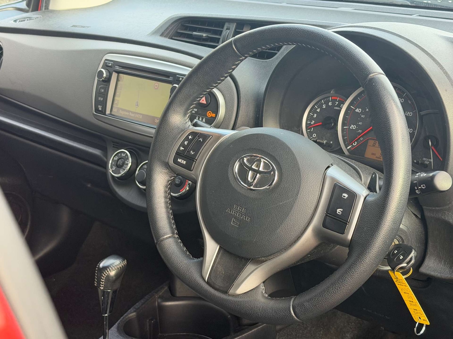 Used Toyota Yaris 2011 for sale - 78066697: Photo 2