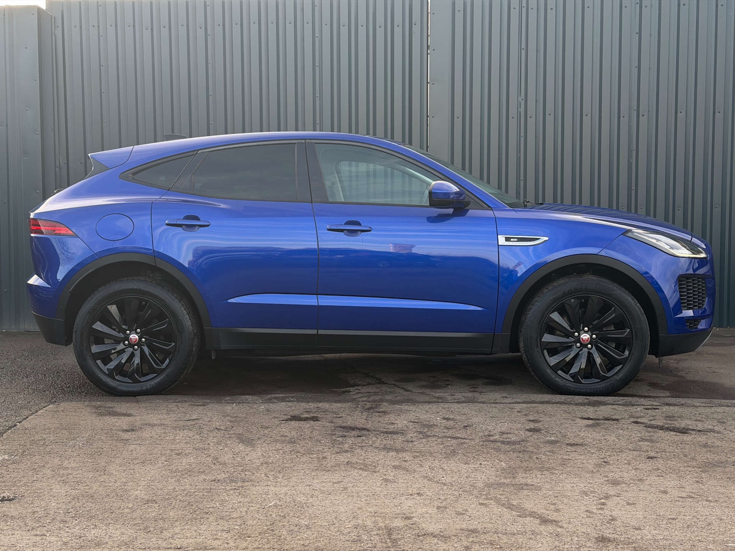Used Jaguar E-Pace 2020 for sale - 76934884: Photo 2