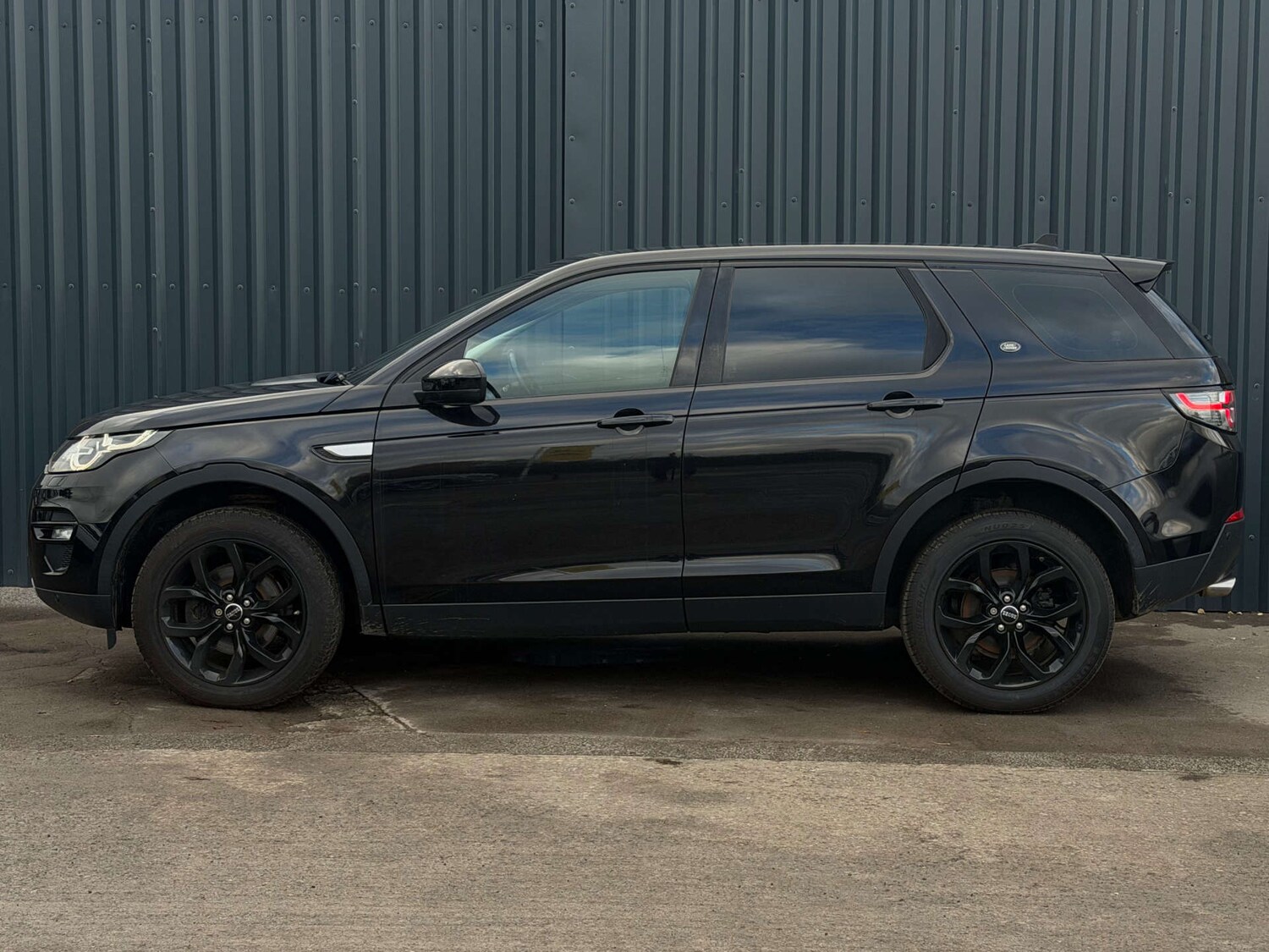 Used Land Rover Discovery Sport 2015 for sale - 78032039: Photo 3