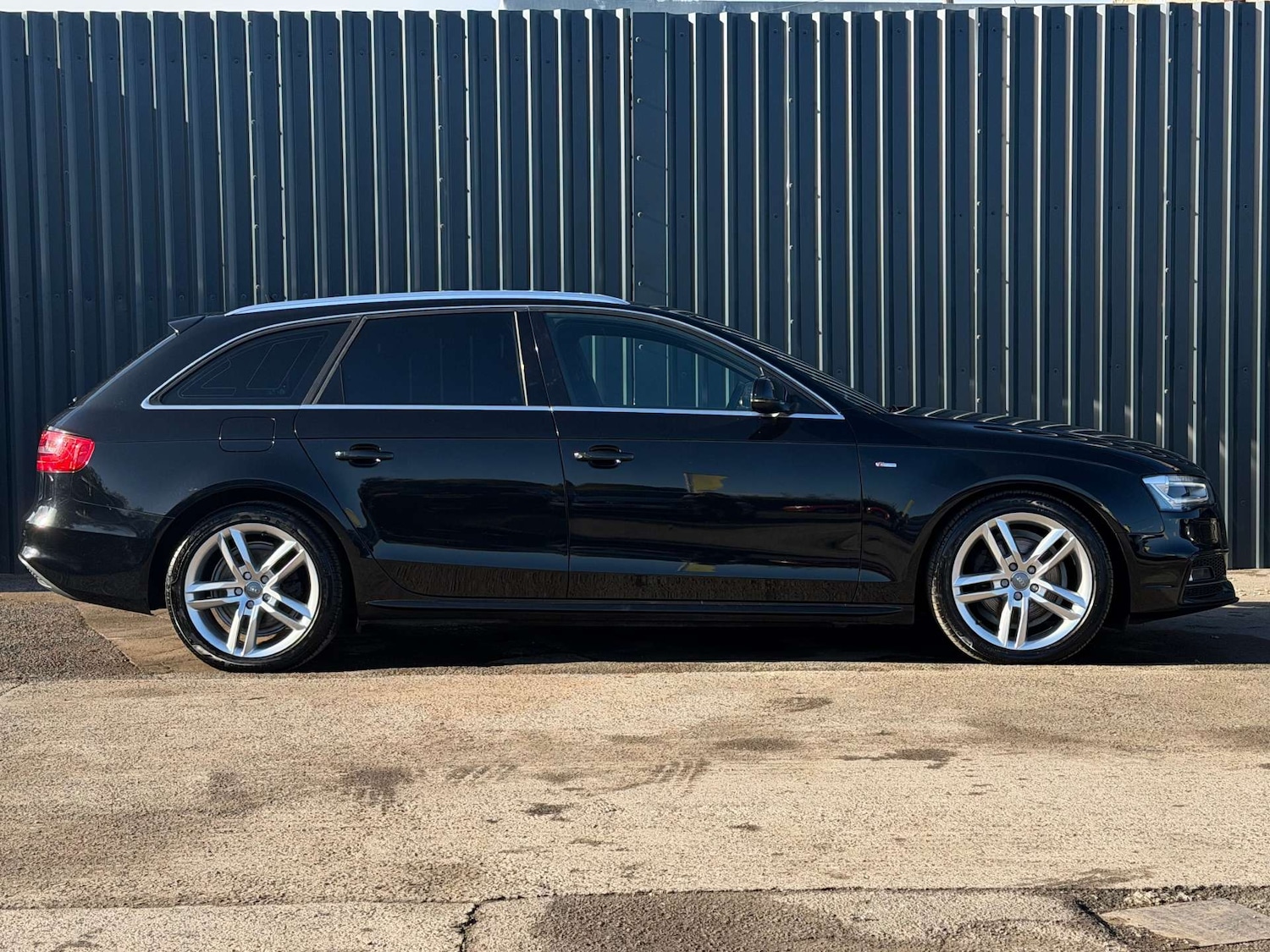 Used Audi A4 2015 for sale - 76393384: Photo 4