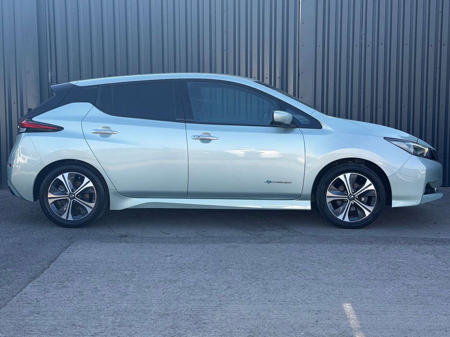 Used Nissan Leaf 2018 for sale - 78134646: Photo 2