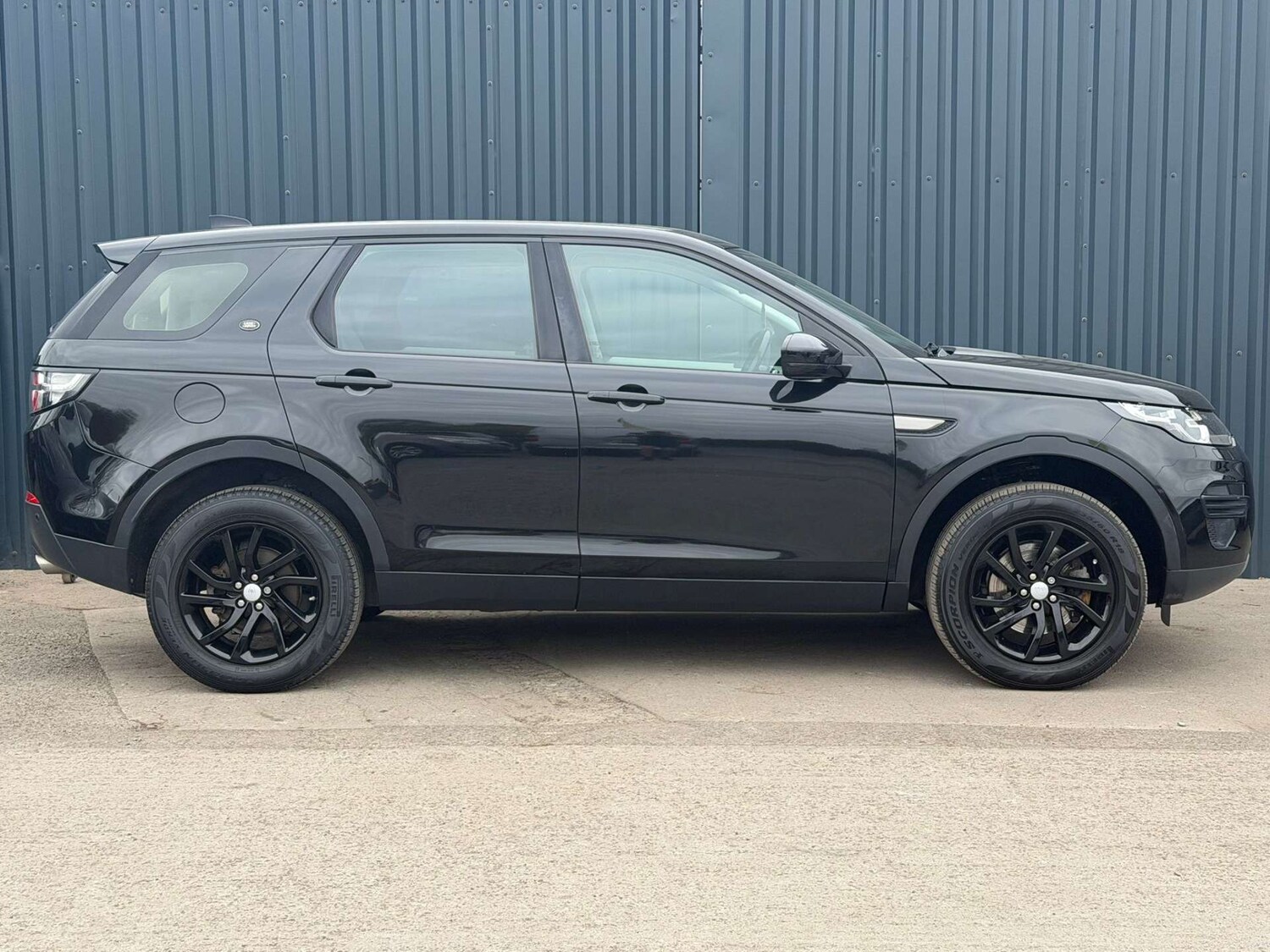 Used Land Rover Discovery Sport 2017 for sale - 78097331: Photo 10