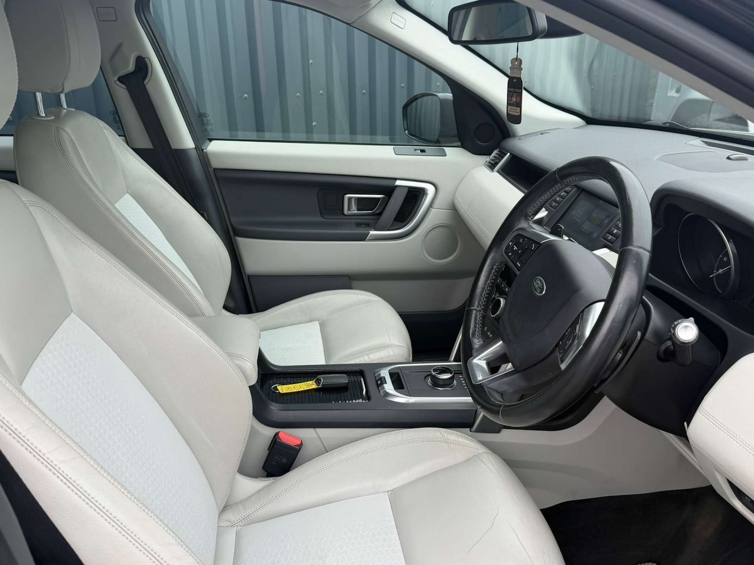 Used Land Rover Discovery Sport 2017 for sale - 78097331: Photo 3