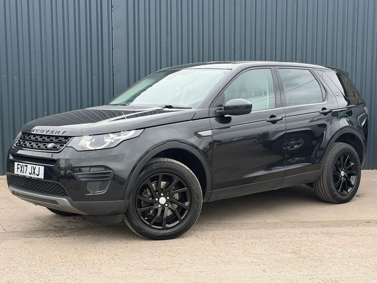 Used Land Rover Discovery Sport 2017 for sale - 78097331: Photo 4