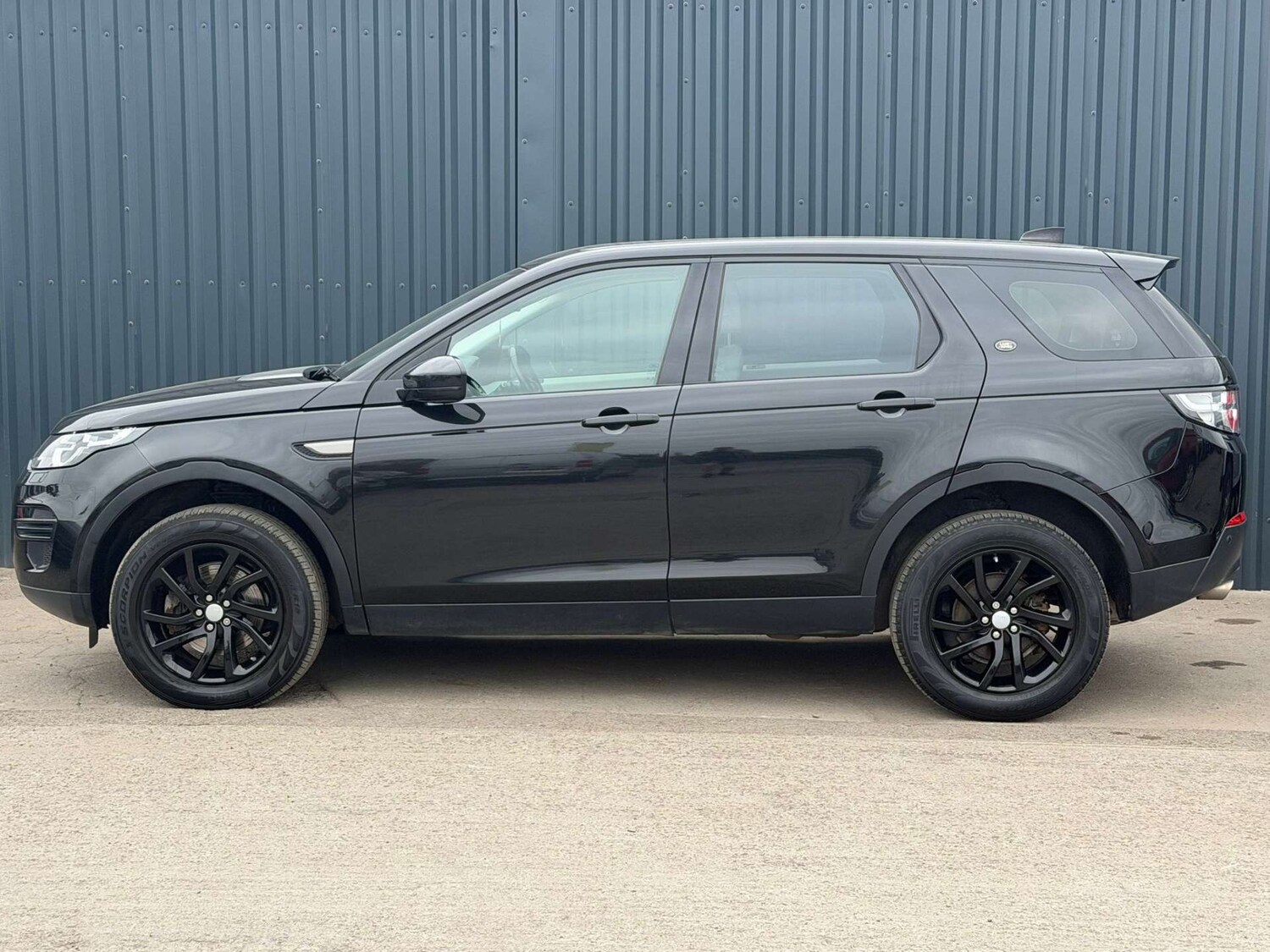 Used Land Rover Discovery Sport 2017 for sale - 78097331: Photo 7