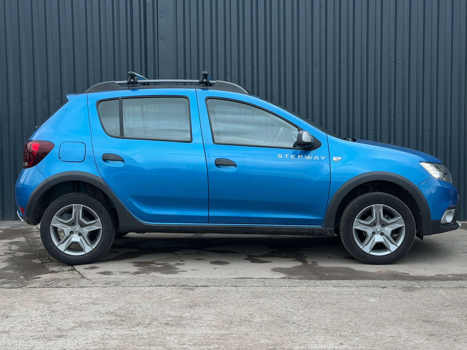 Used Dacia Sandero Stepway 2019 for sale - 76910608: Photo 2