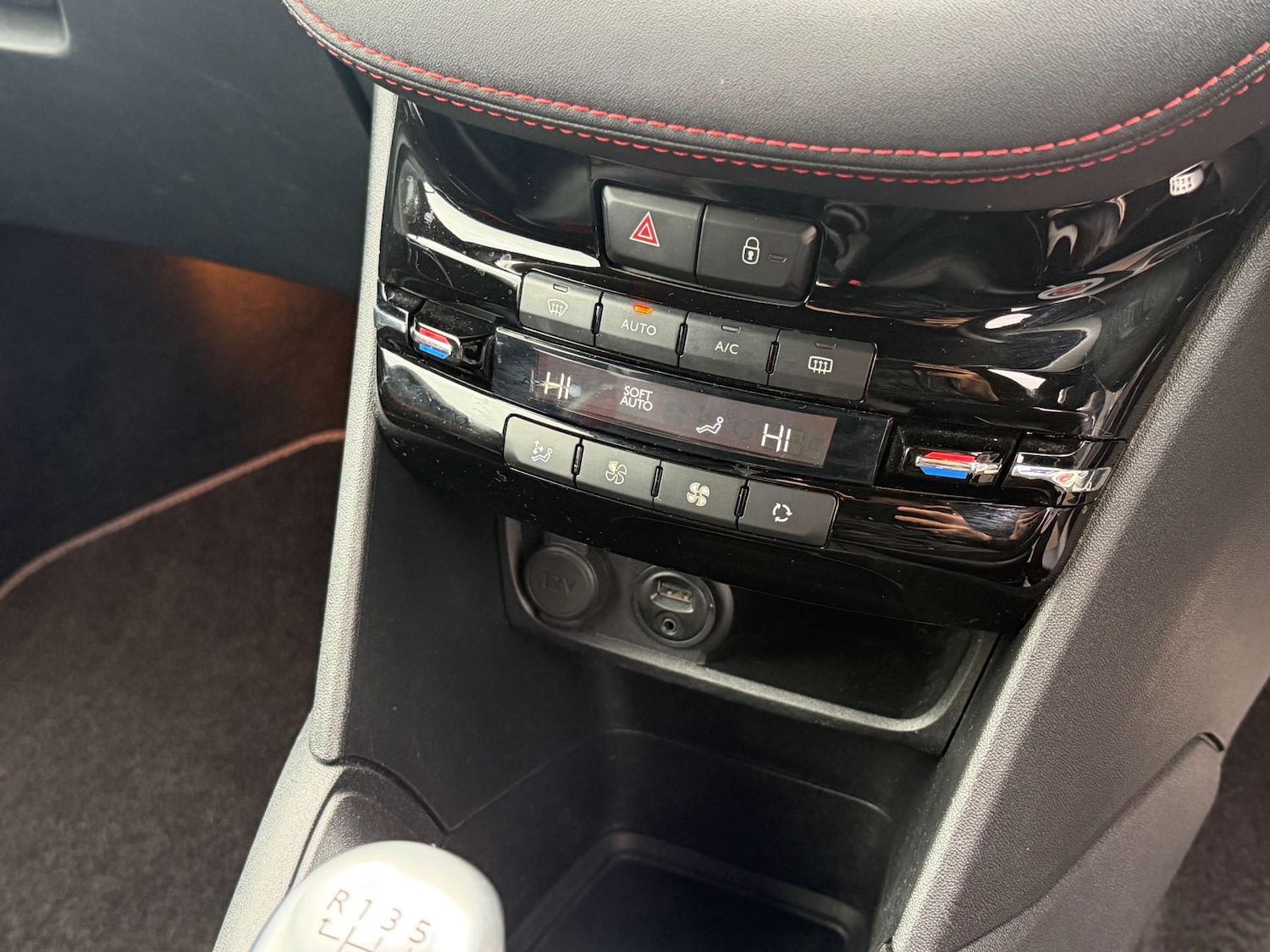 Used Peugeot 208 2014 for sale - 77022282: Photo 15