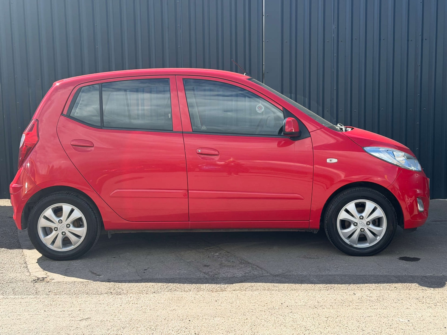 Used Hyundai i10 2011 for sale - 78102149: Photo 2