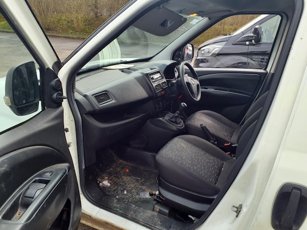 Used Vauxhall Combo 2015 for sale - 75565853: Photo 5