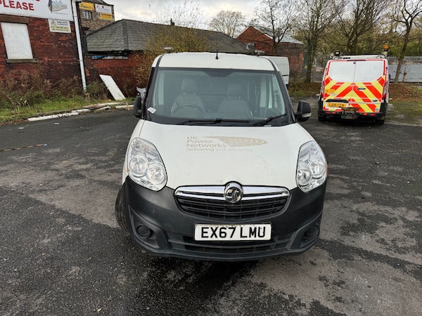 Used Vauxhall Combo 2017 for sale - 72924037: Photo 2