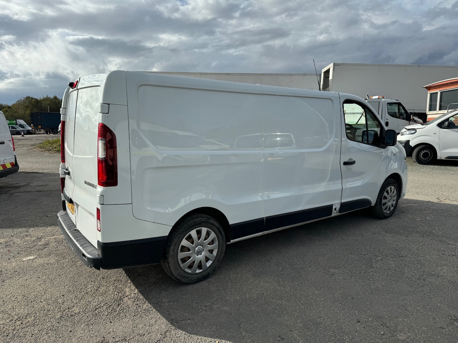 Used Renault Trafic 2017 for sale - 77549253: Photo 2
