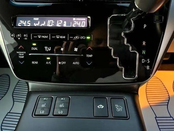 Used Toyota Estima 2016 for sale - 76261386: Photo 33