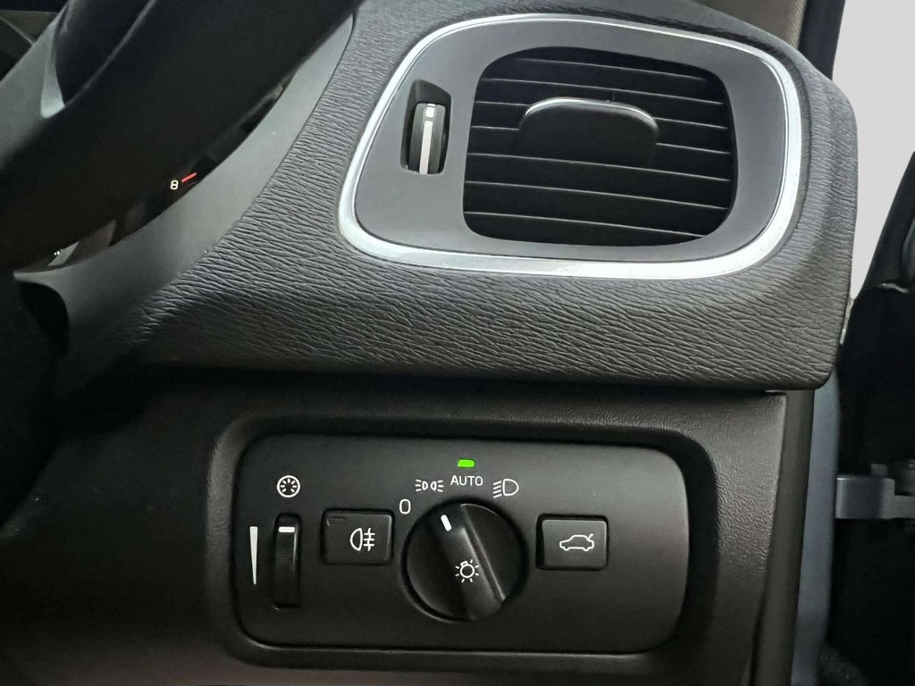 Used Volvo V40 2016 for sale - 76496402: Photo 34