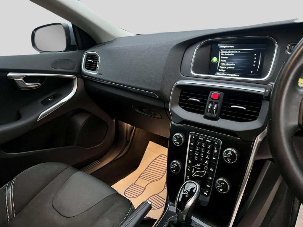 Used Volvo V40 2016 for sale - 76496402: Photo 40