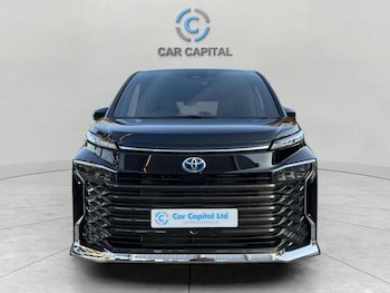 Used Toyota Voxy 2024 for sale - 75642601: Photo