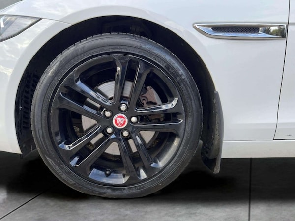 Used Jaguar XE 2017 for sale - 75610451: Photo 11