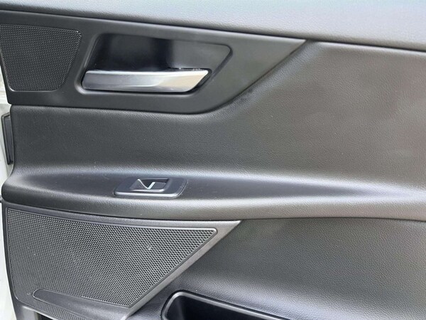 Used Jaguar XE 2017 for sale - 75610451: Photo 19
