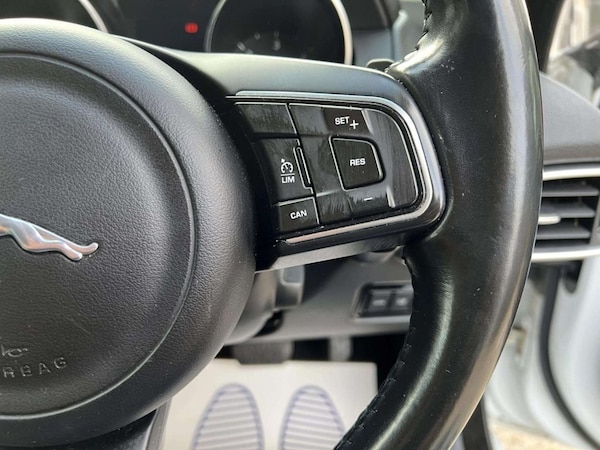 Used Jaguar XE 2017 for sale - 75610451: Photo 32