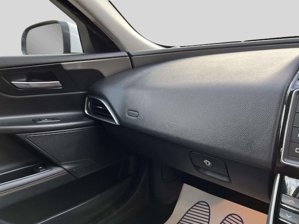 Used Jaguar XE 2017 for sale - 75610451: Photo 44