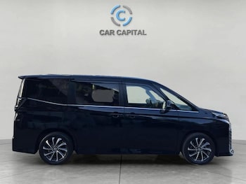 Used Toyota Voxy 2022 for sale - 78271865: Photo