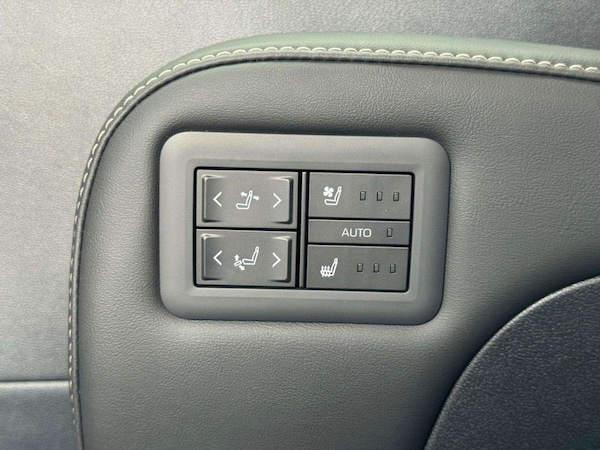 Used Toyota Alphard 2024 for sale - 75607243: Photo 44