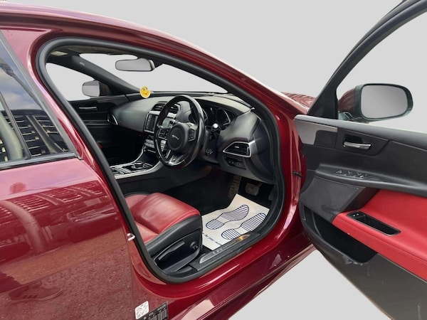 Used Jaguar XE 2016 for sale - 76223940: Photo 25
