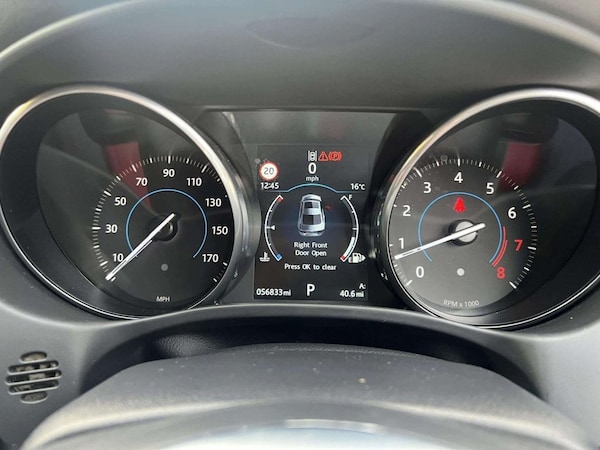 Used Jaguar XE 2016 for sale - 76223940: Photo 38
