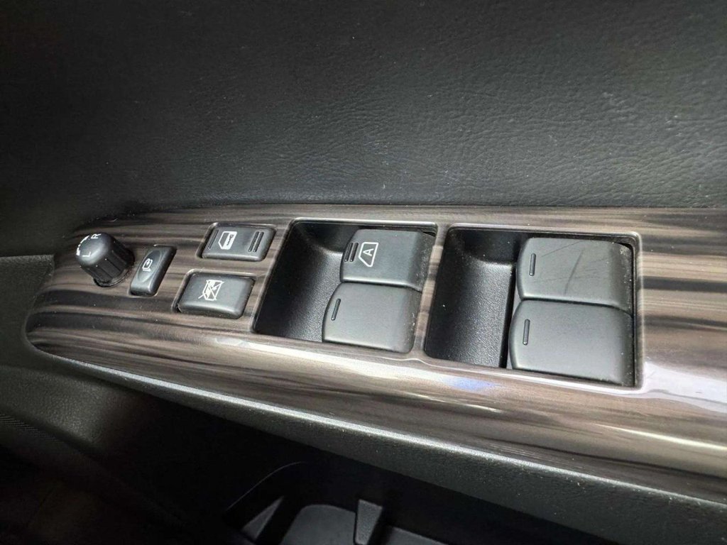 Used Nissan Elgrand 2016 for sale - 76586673: Photo 30